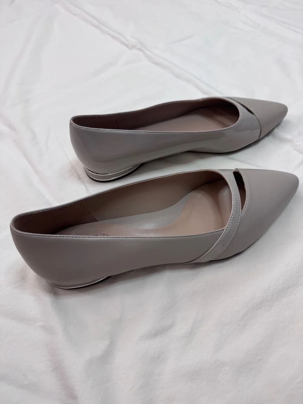 Gray flats - Picture 2 of 6